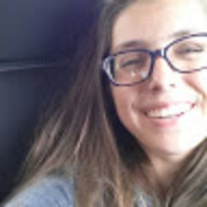 Meet your Posher, Larissa